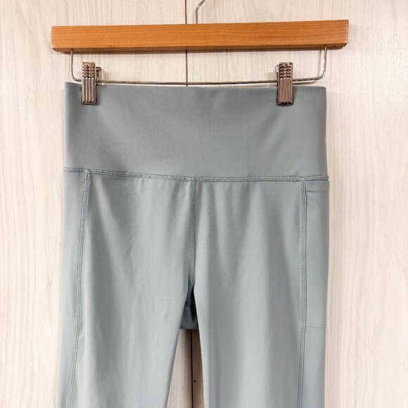 Vuori Studio Pocket Leggings in Light Blue - Picture 3 of 8